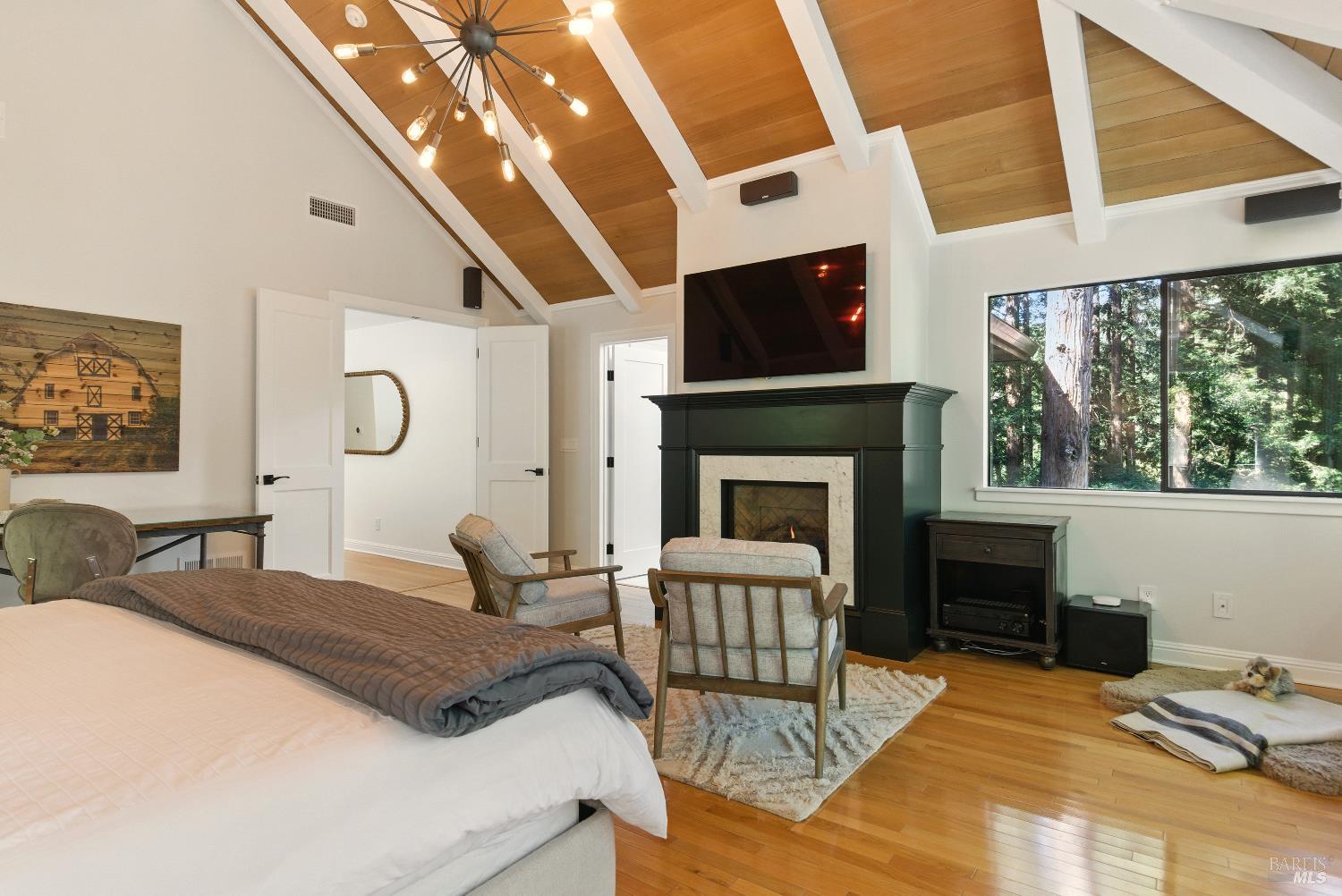 Detail Gallery Image 36 of 97 For 119 Marguerite Ave, Mill Valley,  CA 94941 - 6 Beds | 4/1 Baths