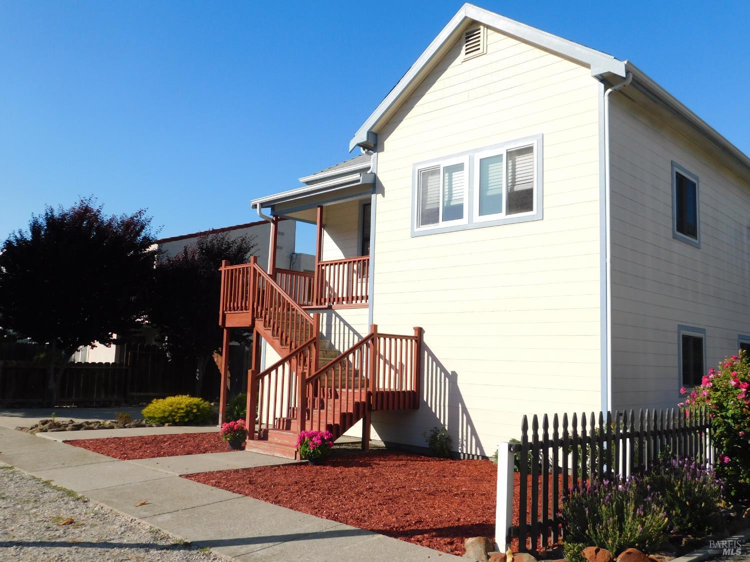 Detail Gallery Image 3 of 4 For 1107 Tennent Ave, Pinole,  CA 94564 - 3 Beds | 2 Baths