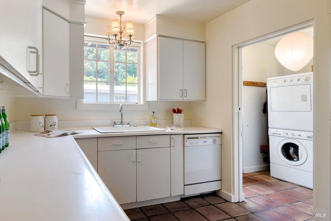 Detail Gallery Image 19 of 45 For 11 Inverness Way, Inverness,  CA 94937 - 3 Beds | 2 Baths