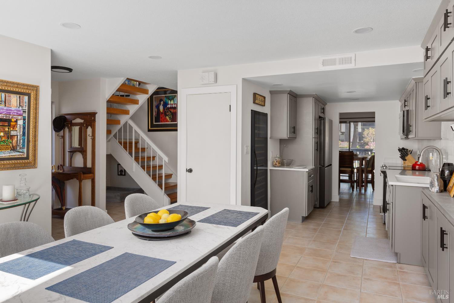Detail Gallery Image 6 of 53 For 553 Kings Rd, Alameda,  CA 94501 - 2 Beds | 2/1 Baths