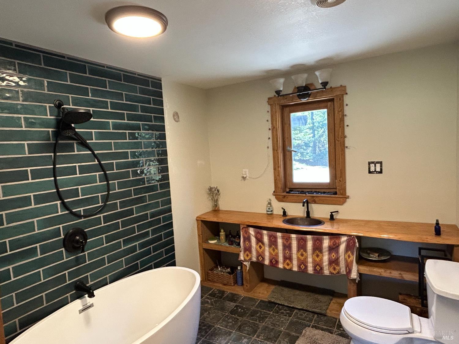 Detail Gallery Image 18 of 38 For 34620 Eureka Hill Rd, Point Arena,  CA 95468 - 1 Beds | 1/1 Baths