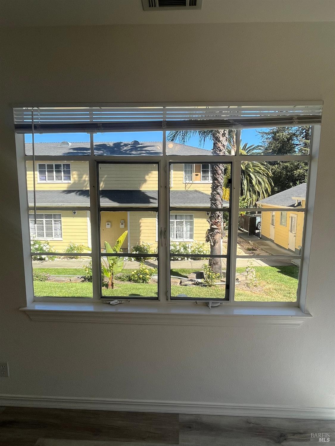 Detail Gallery Image 8 of 25 For 150 E J St #4,  Benicia,  CA 94510 - 1 Beds | 1 Baths