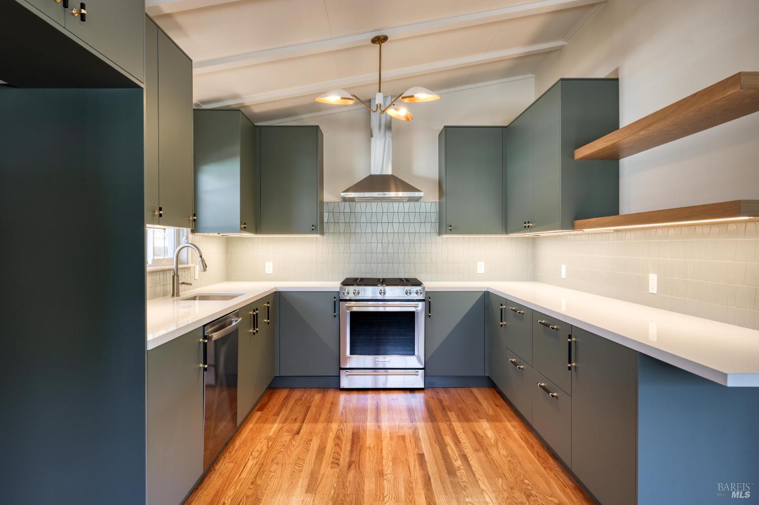 Detail Gallery Image 16 of 43 For 916 Colorado Blvd, Santa Rosa,  CA 95405 - 4 Beds | 2 Baths