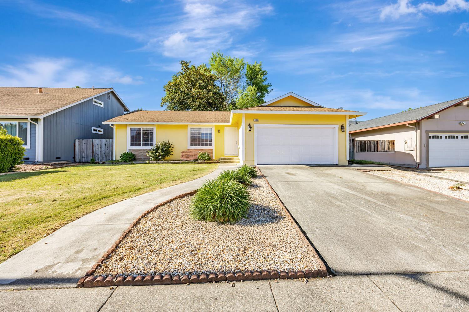 Detail Gallery Image 1 of 17 For 1181 Eleanor Ave, Rohnert Park,  CA 94928 - 3 Beds | 2 Baths