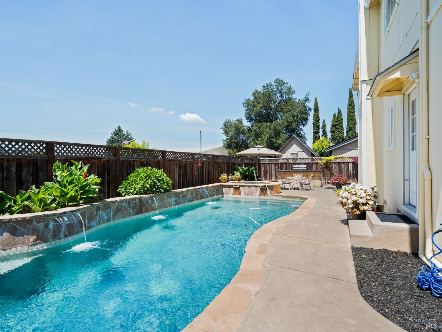 Detail Gallery Image 3 of 60 For 109 Paradise Dr, Napa,  CA 94558 - 4 Beds | 2/1 Baths