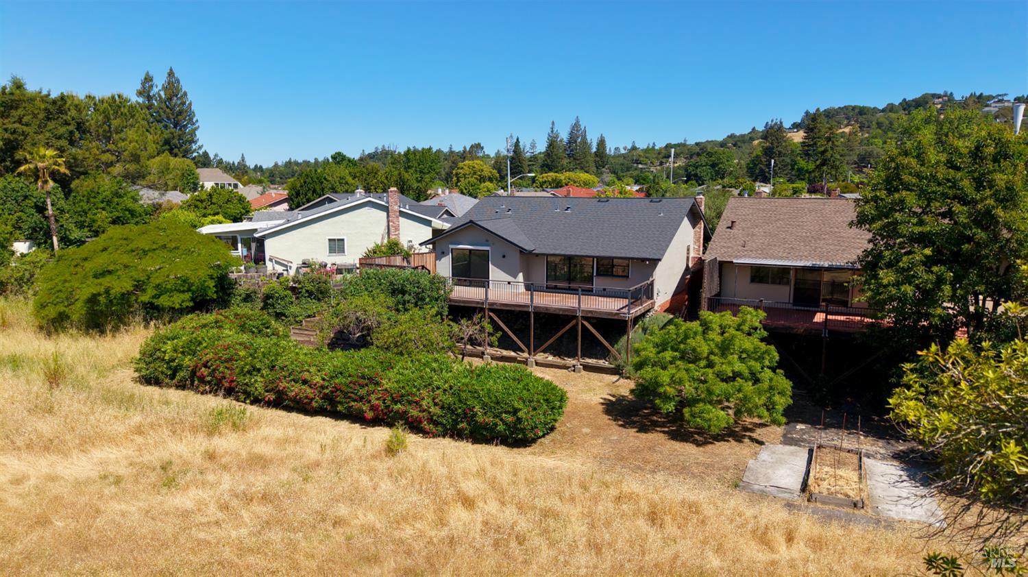 Detail Gallery Image 34 of 48 For 1306 Pinon Dr, Healdsburg,  CA 95448 - 2 Beds | 2/1 Baths