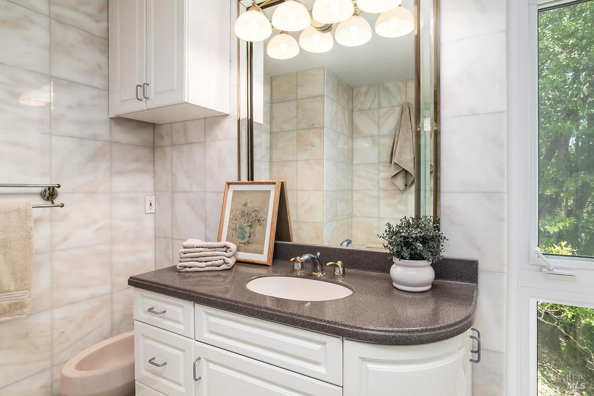 Detail Gallery Image 28 of 53 For 25 Wimbledon Ct, Novato,  CA 94949 - 4 Beds | 3/1 Baths