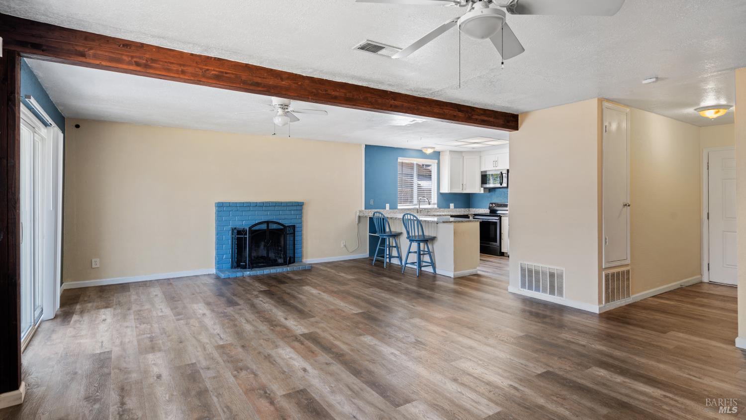 Detail Gallery Image 8 of 36 For 1661 California Dr, Vacaville,  CA 95687 - 3 Beds | 2 Baths