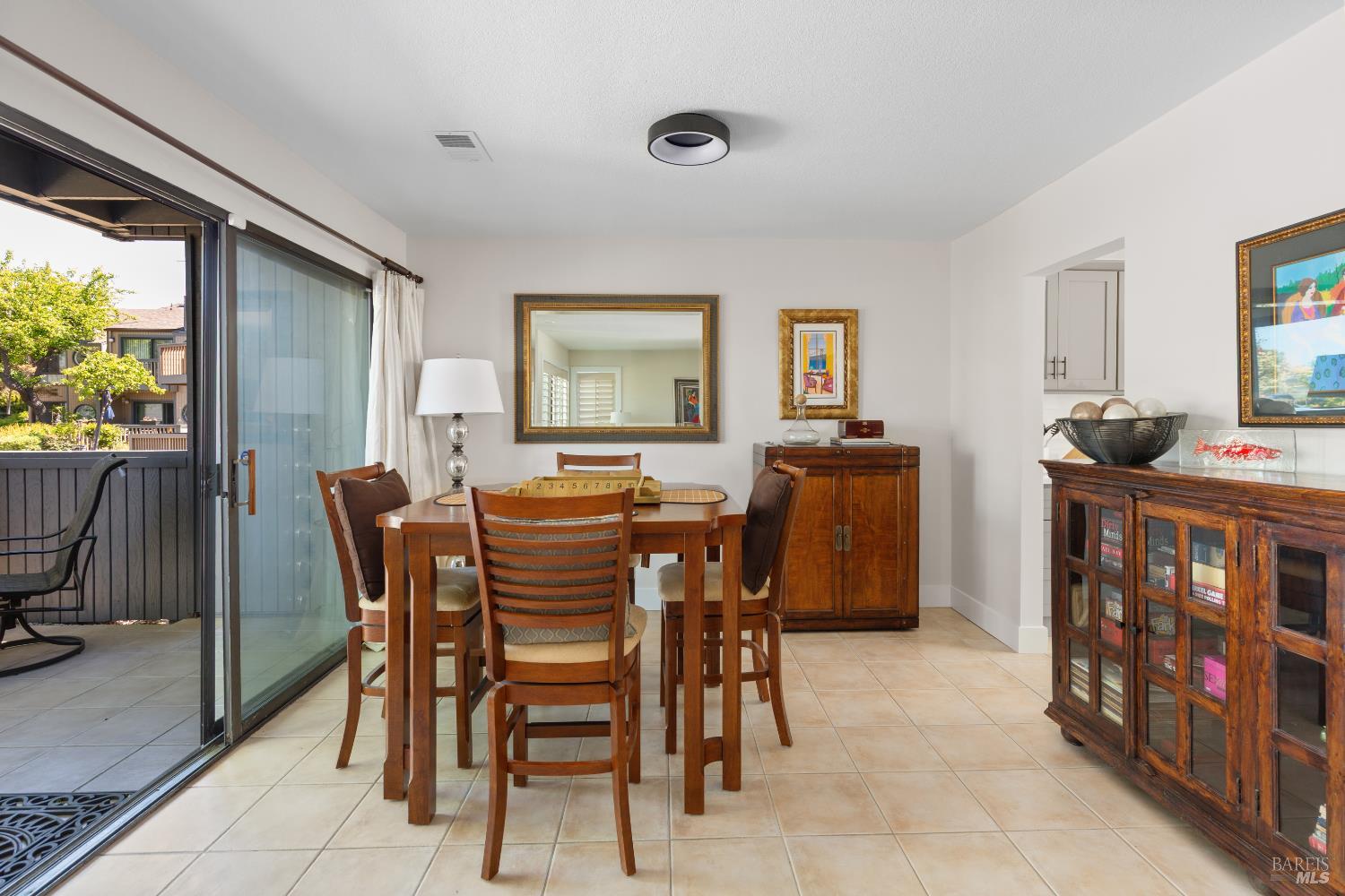 Detail Gallery Image 21 of 53 For 553 Kings Rd, Alameda,  CA 94501 - 2 Beds | 2/1 Baths