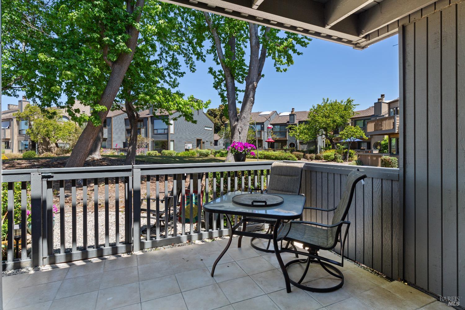 Detail Gallery Image 22 of 53 For 553 Kings Rd, Alameda,  CA 94501 - 2 Beds | 2/1 Baths