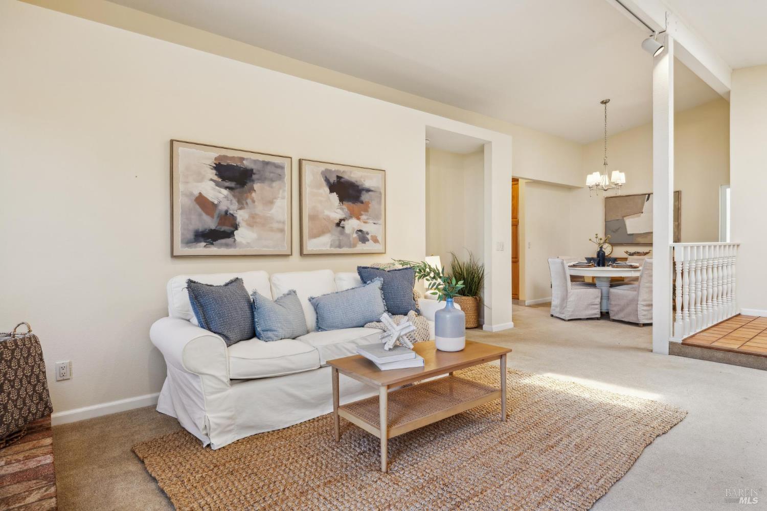 Detail Gallery Image 6 of 35 For 1506 Cerro Sonoma Cir, Petaluma,  CA 94954 - 3 Beds | 2 Baths