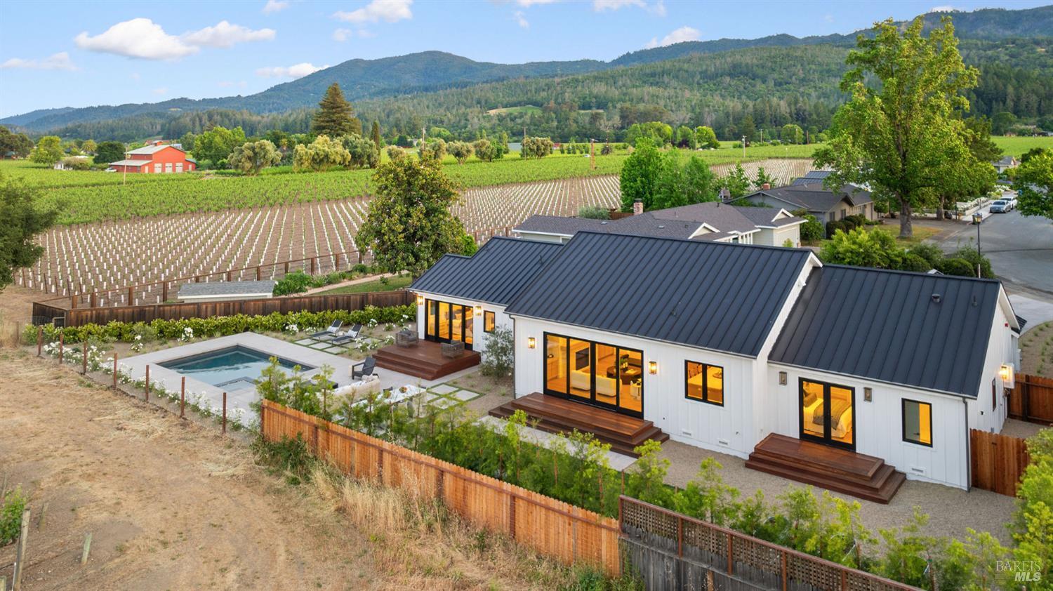 Detail Gallery Image 48 of 54 For 1597 Arrowhead Dr, Saint Helena,  CA 94574 - 3 Beds | 3/1 Baths