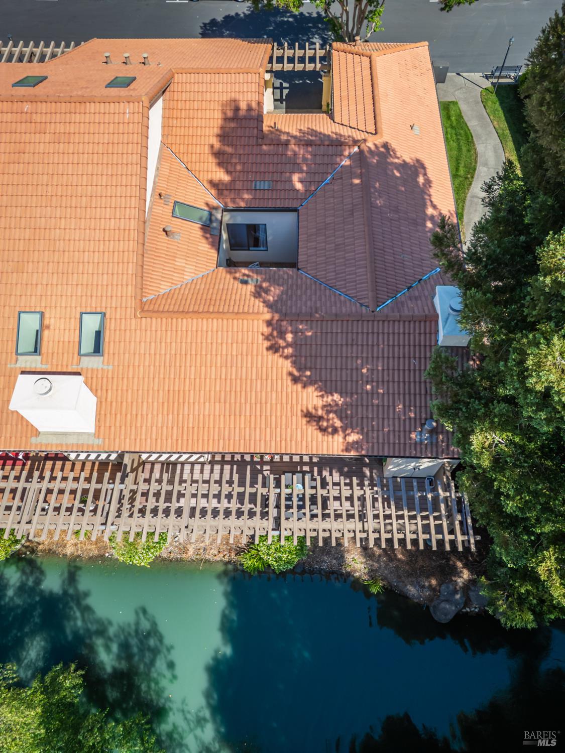 Detail Gallery Image 6 of 39 For 33 Fountain Grove Cir, Napa,  CA 94558 - 2 Beds | 2 Baths