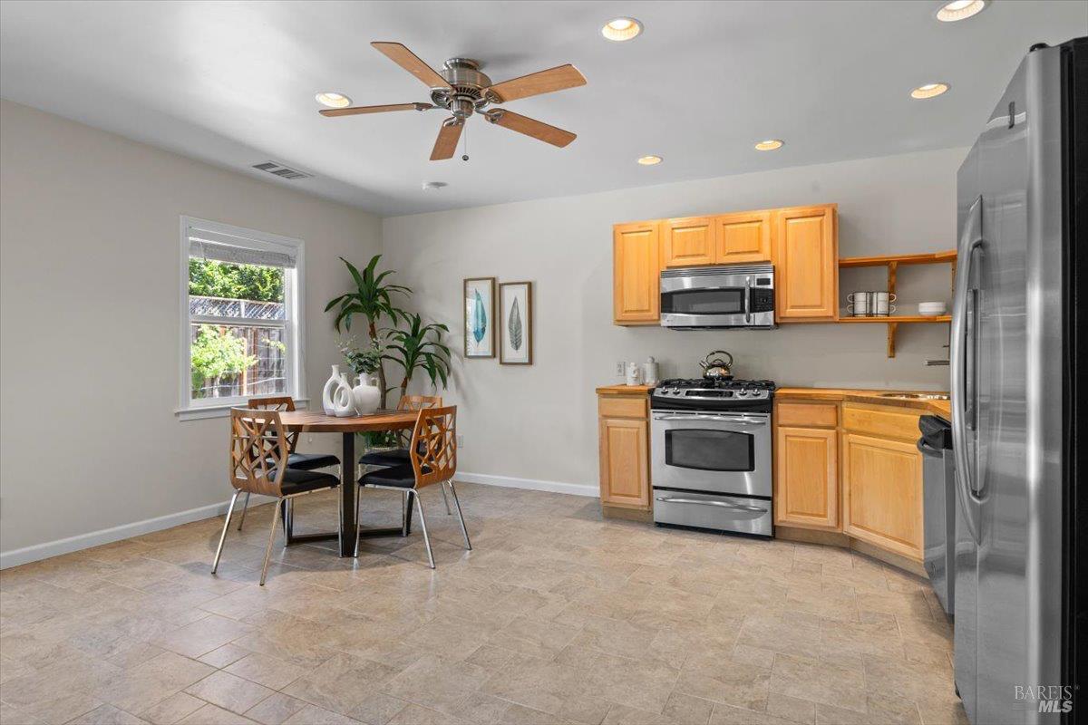 Detail Gallery Image 48 of 67 For 107 1st St, Healdsburg,  CA 95448 - 3 Beds | 3 Baths