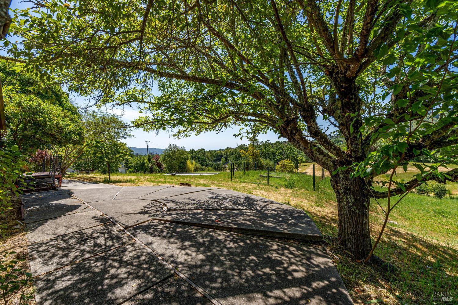 Detail Gallery Image 10 of 26 For 14154 Meadow Ln, Glen Ellen,  CA 95442 - 6 Beds | 4/2 Baths