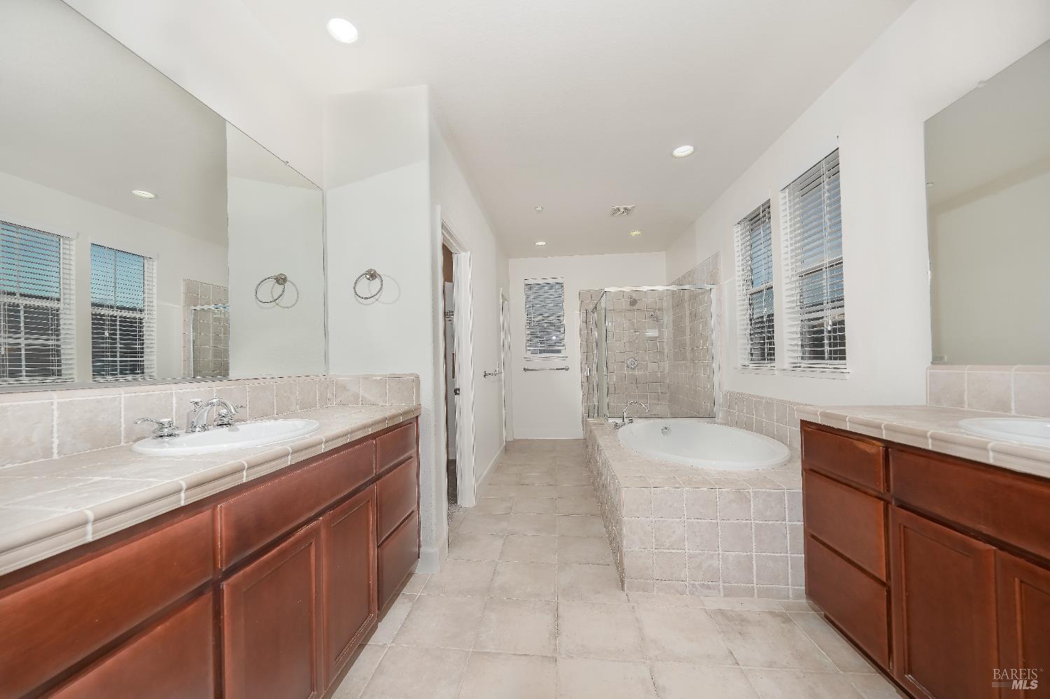 Detail Gallery Image 15 of 19 For 1759 Emma Way, Petaluma,  CA 94954 - 4 Beds | 2/1 Baths