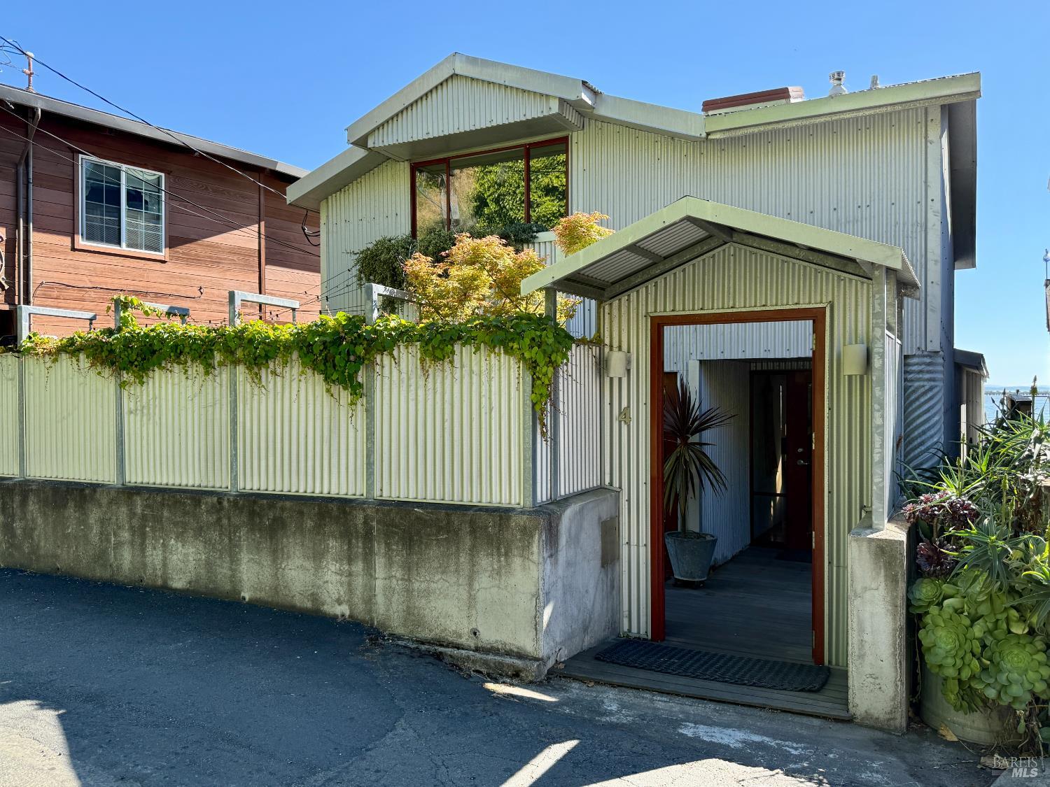 Detail Gallery Image 1 of 31 For 4 Sandy Beach Rd, Vallejo,  CA 94590 - 3 Beds | 3 Baths