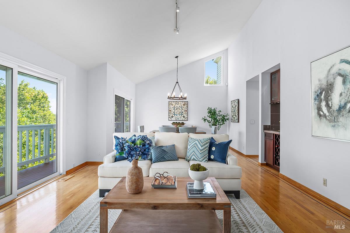 Detail Gallery Image 7 of 53 For 25 Wimbledon Ct, Novato,  CA 94949 - 4 Beds | 3/1 Baths