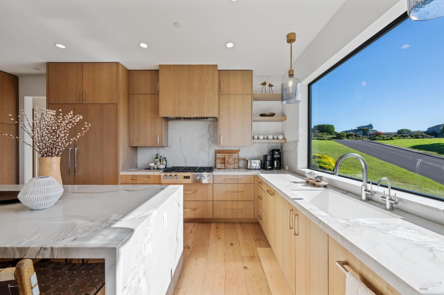 Detail Gallery Image 13 of 46 For 176 Cypress Loop, Bodega Bay,  CA 94923 - 4 Beds | 4/1 Baths