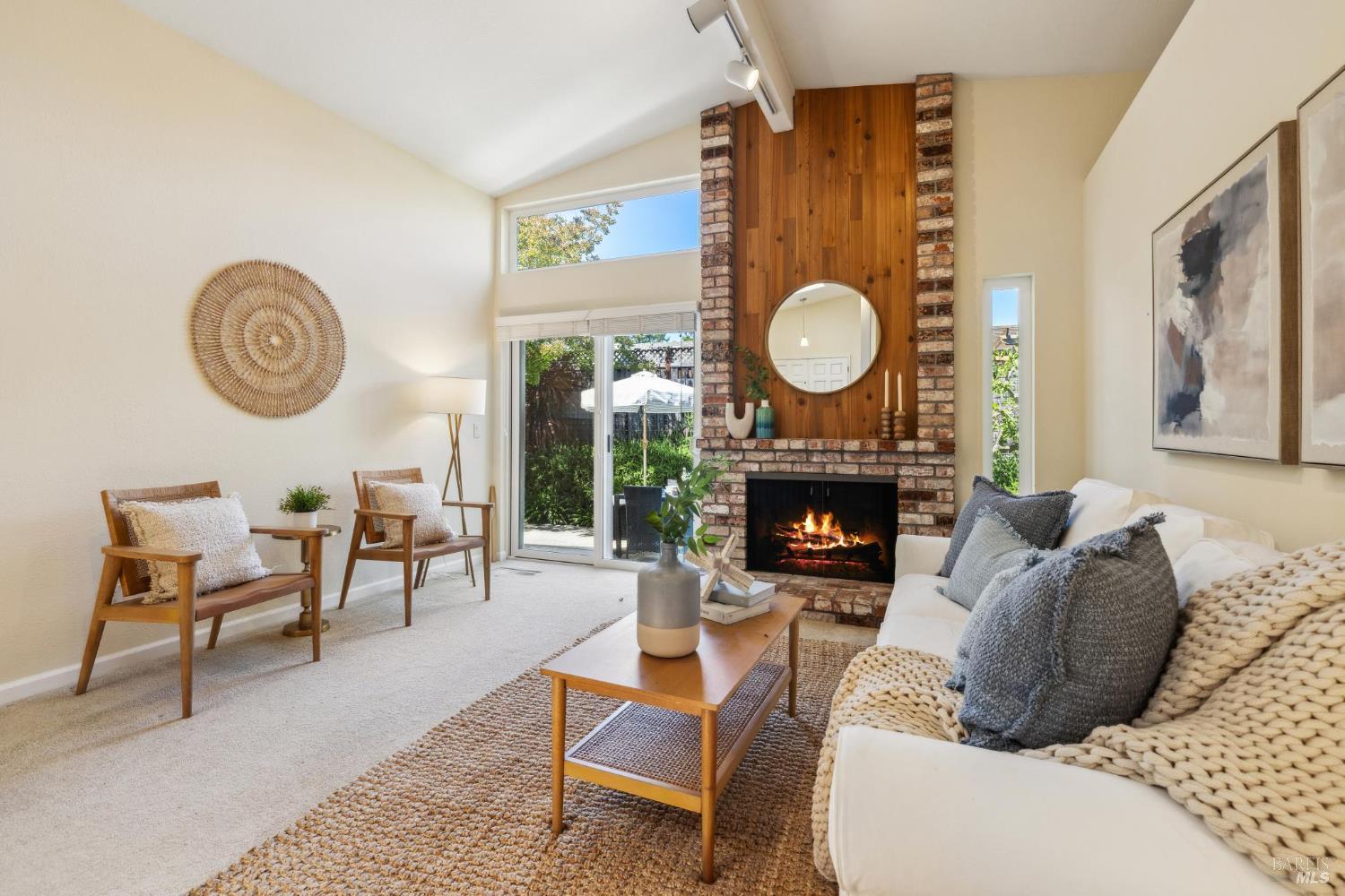 Detail Gallery Image 7 of 35 For 1506 Cerro Sonoma Cir, Petaluma,  CA 94954 - 3 Beds | 2 Baths