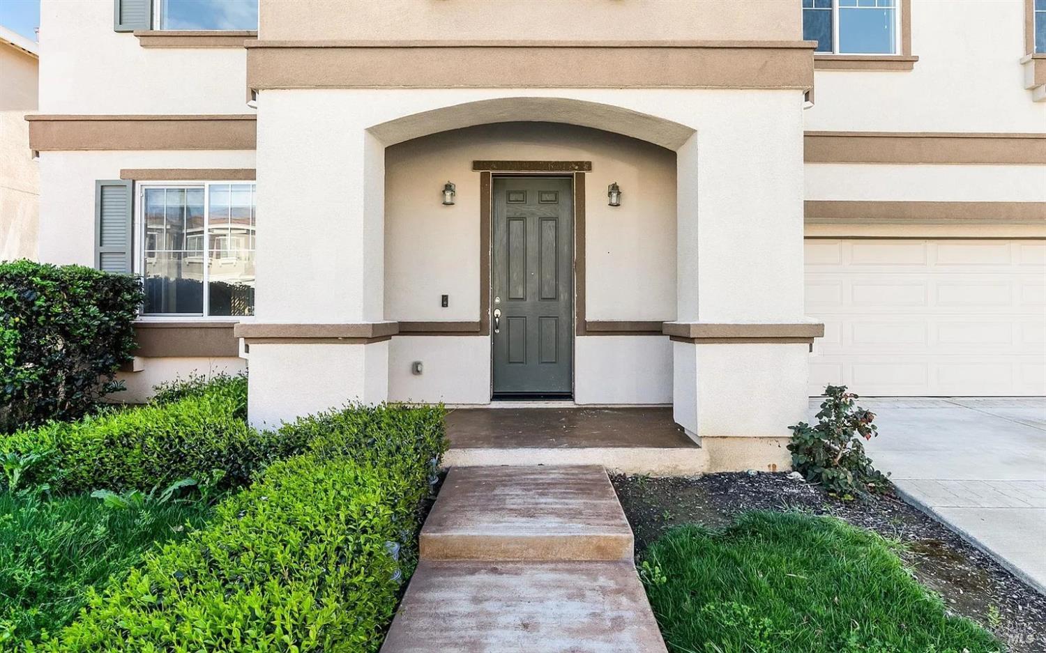 Detail Gallery Image 2 of 15 For 2121 Nokota Dr, Fairfield,  CA 94534 - 5 Beds | 3 Baths