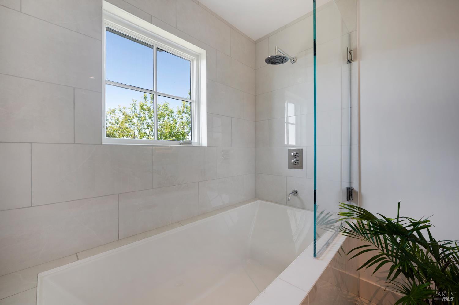 Detail Gallery Image 50 of 64 For 22 Eucalyptus Rd, Belvedere,  CA 94920 - 5 Beds | 4/2 Baths