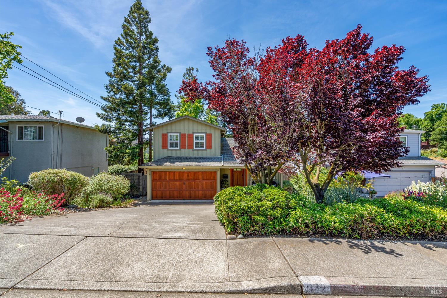 Detail Gallery Image 2 of 44 For 632 E K St, Benicia,  CA 94510 - 2 Beds | 2 Baths