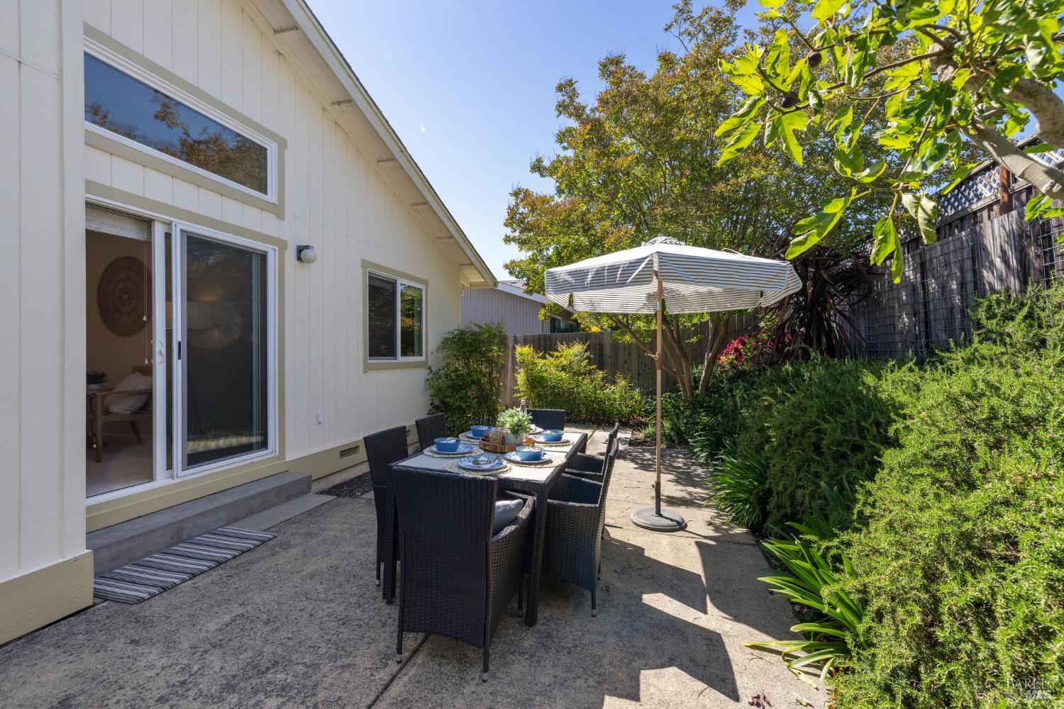 Detail Gallery Image 30 of 35 For 1506 Cerro Sonoma Cir, Petaluma,  CA 94954 - 3 Beds | 2 Baths