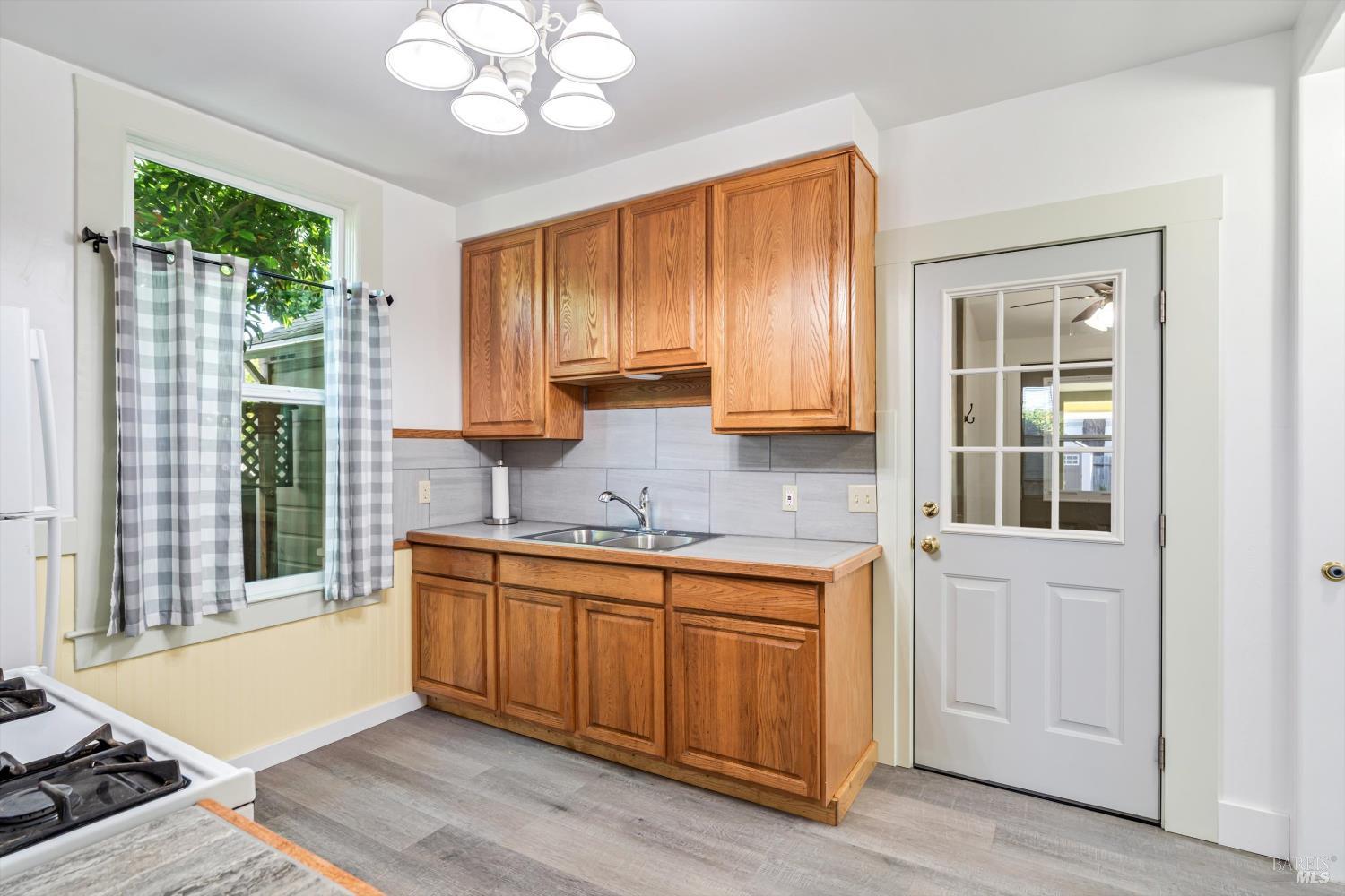 Detail Gallery Image 8 of 17 For 24 S University St, Healdsburg,  CA 95448 - – Beds | – Baths