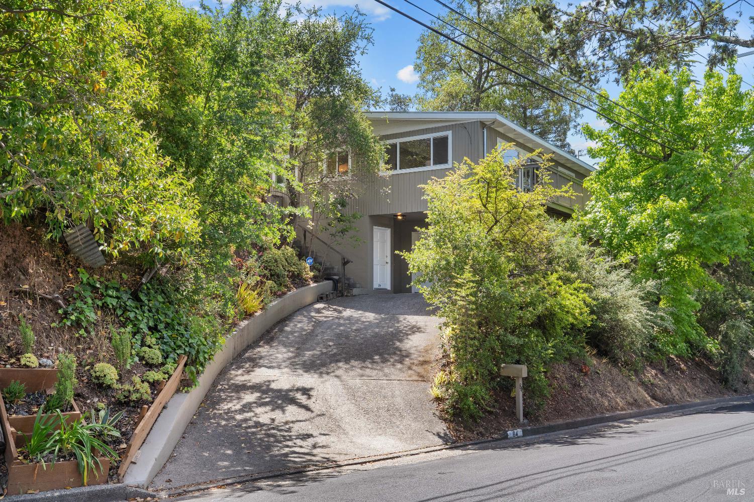 Detail Gallery Image 50 of 51 For 84 E Crescent Dr, San Rafael,  CA 94901 - 3 Beds | 2 Baths