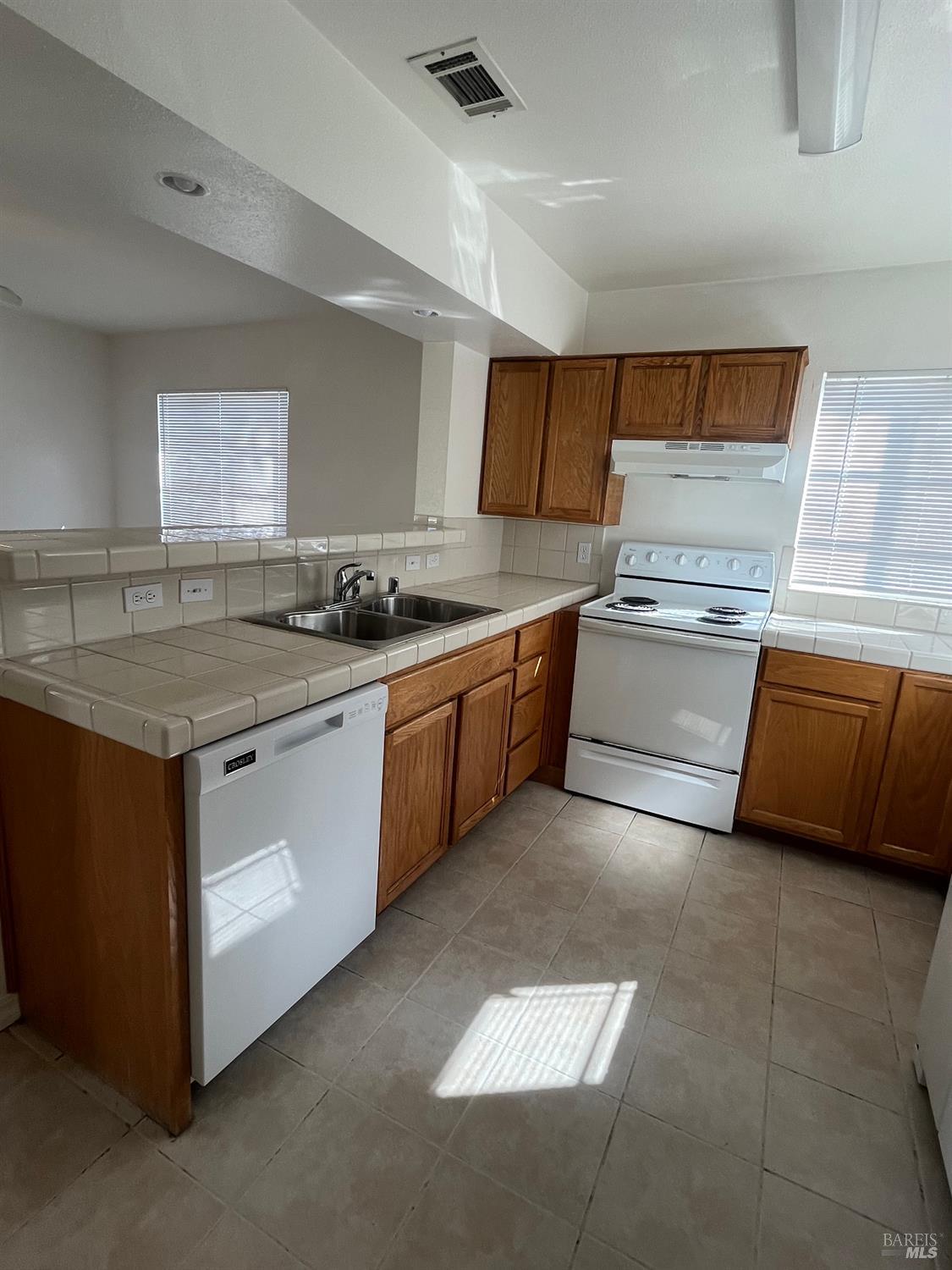 Detail Gallery Image 11 of 25 For 150 E J St #4,  Benicia,  CA 94510 - 1 Beds | 1 Baths