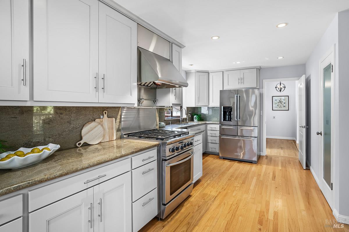 Detail Gallery Image 11 of 53 For 25 Wimbledon Ct, Novato,  CA 94949 - 4 Beds | 3/1 Baths