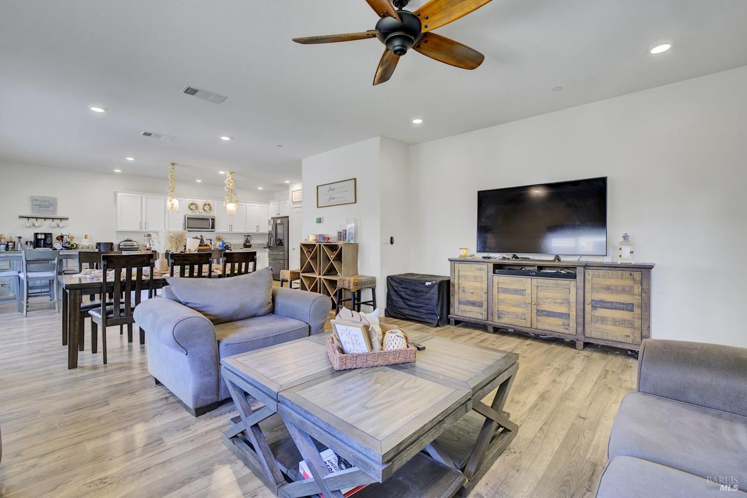 Detail Gallery Image 16 of 34 For 1090 Swarthmore Ct, Dixon,  CA 95620 - 4 Beds | 3 Baths