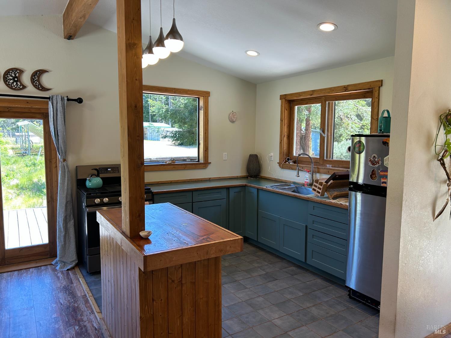 Detail Gallery Image 15 of 38 For 34620 Eureka Hill Rd, Point Arena,  CA 95468 - 1 Beds | 1/1 Baths