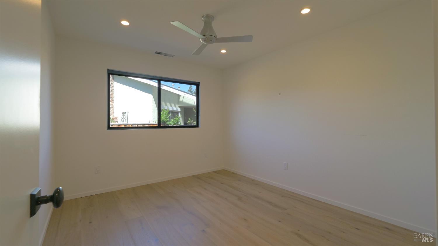 Detail Gallery Image 23 of 48 For 1306 Pinon Dr, Healdsburg,  CA 95448 - 2 Beds | 2/1 Baths