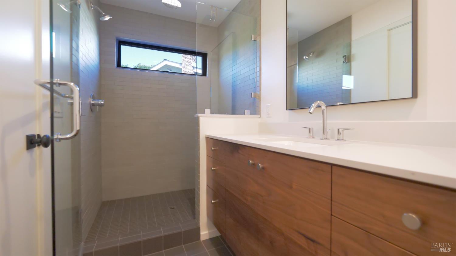 Detail Gallery Image 20 of 48 For 1306 Pinon Dr, Healdsburg,  CA 95448 - 2 Beds | 2/1 Baths