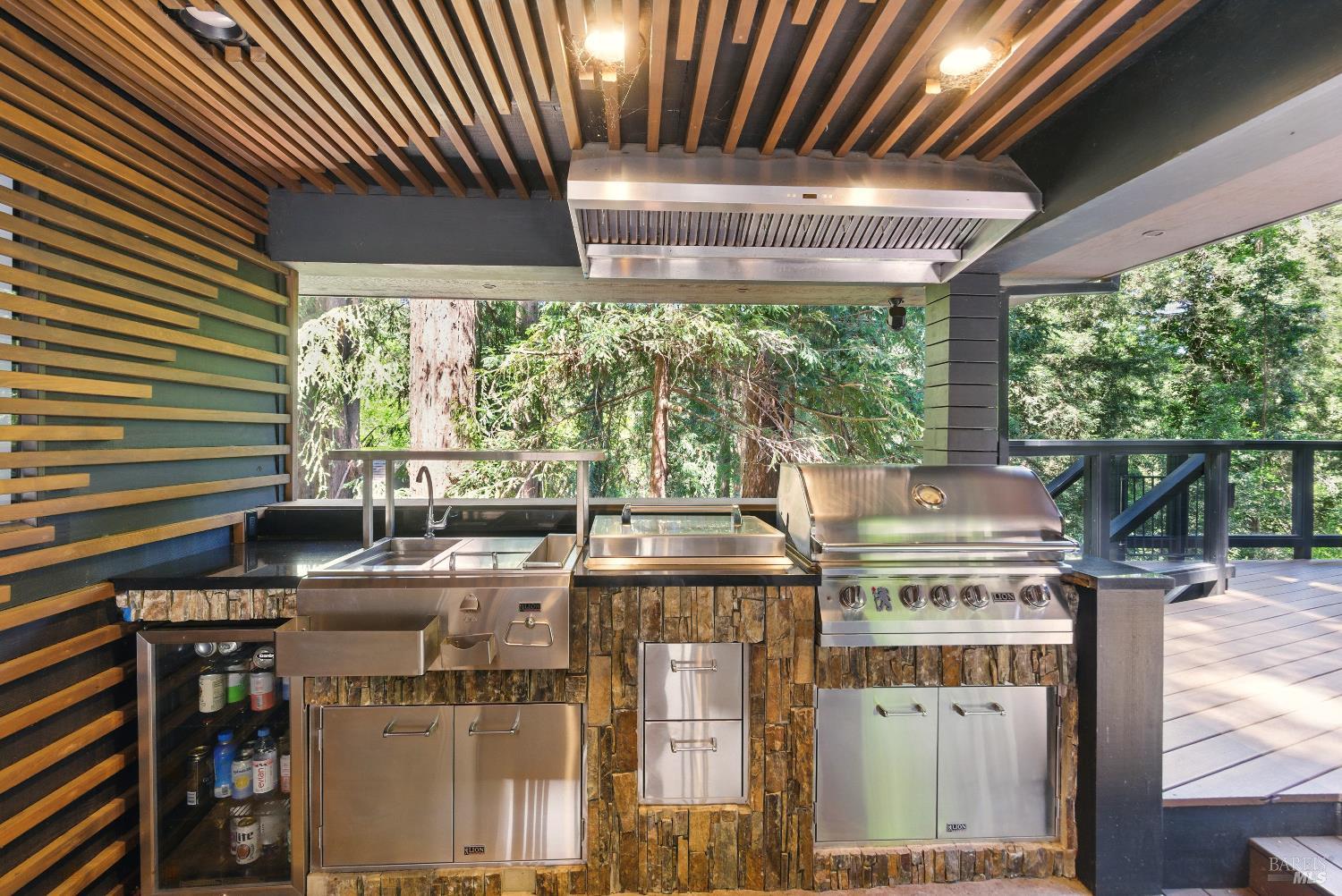 Detail Gallery Image 76 of 97 For 119 Marguerite Ave, Mill Valley,  CA 94941 - 6 Beds | 4/1 Baths