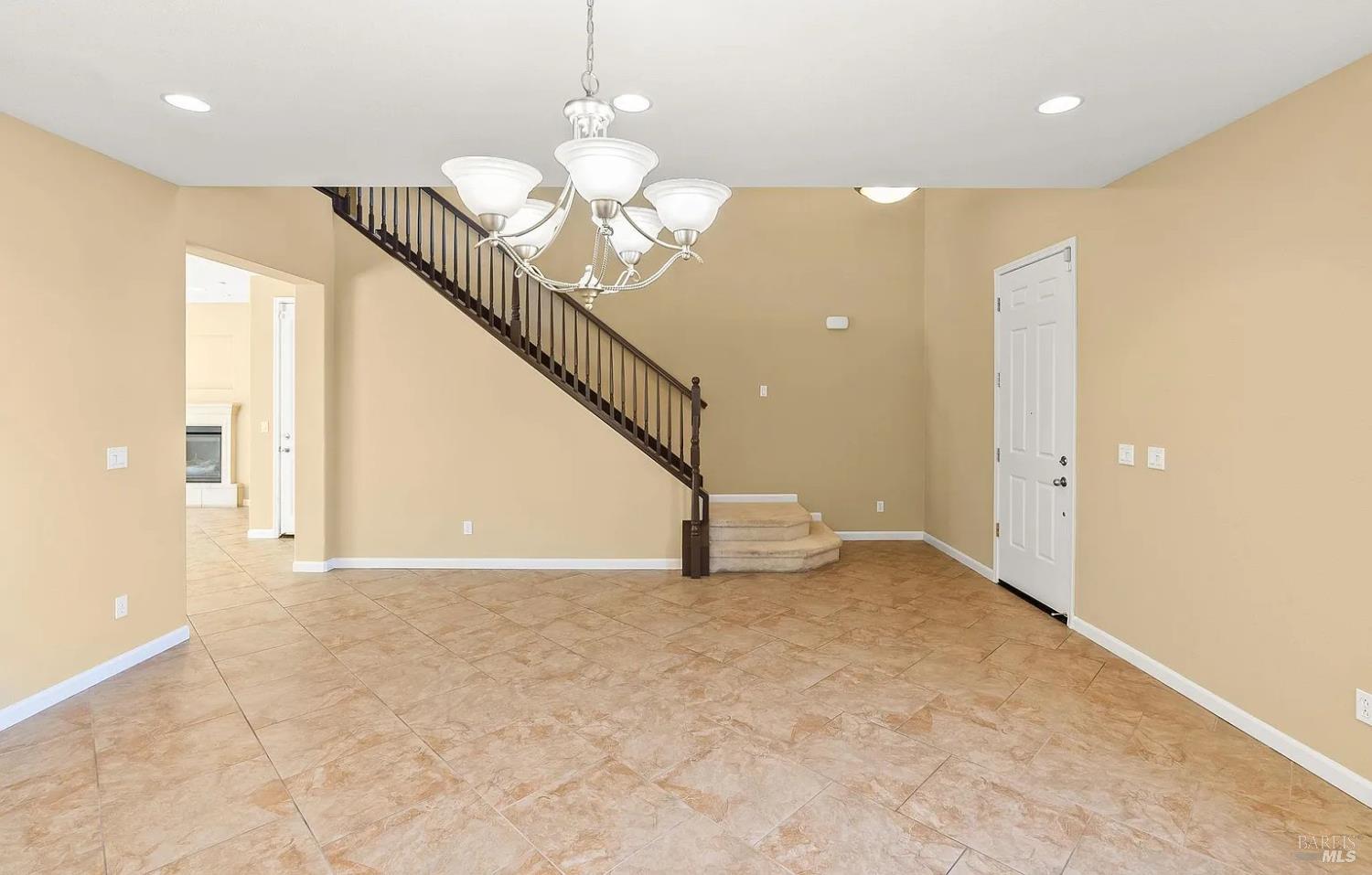 Detail Gallery Image 11 of 15 For 2121 Nokota Dr, Fairfield,  CA 94534 - 5 Beds | 3 Baths