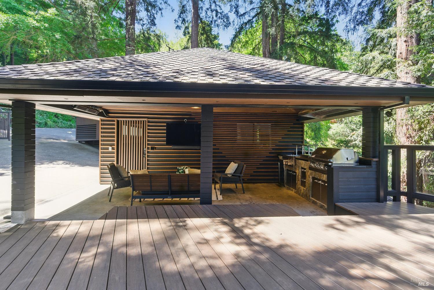 Detail Gallery Image 78 of 97 For 119 Marguerite Ave, Mill Valley,  CA 94941 - 6 Beds | 4/1 Baths