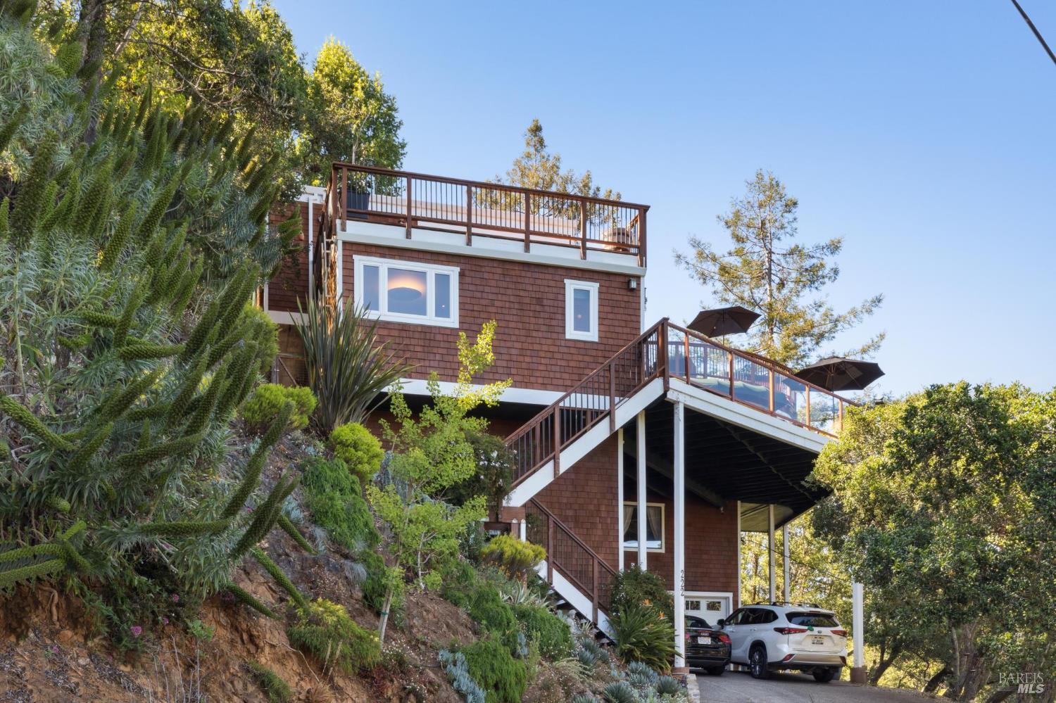 Detail Gallery Image 1 of 54 For 222 Marguerite Ave, Mill Valley,  CA 94941 - 4 Beds | 5 Baths