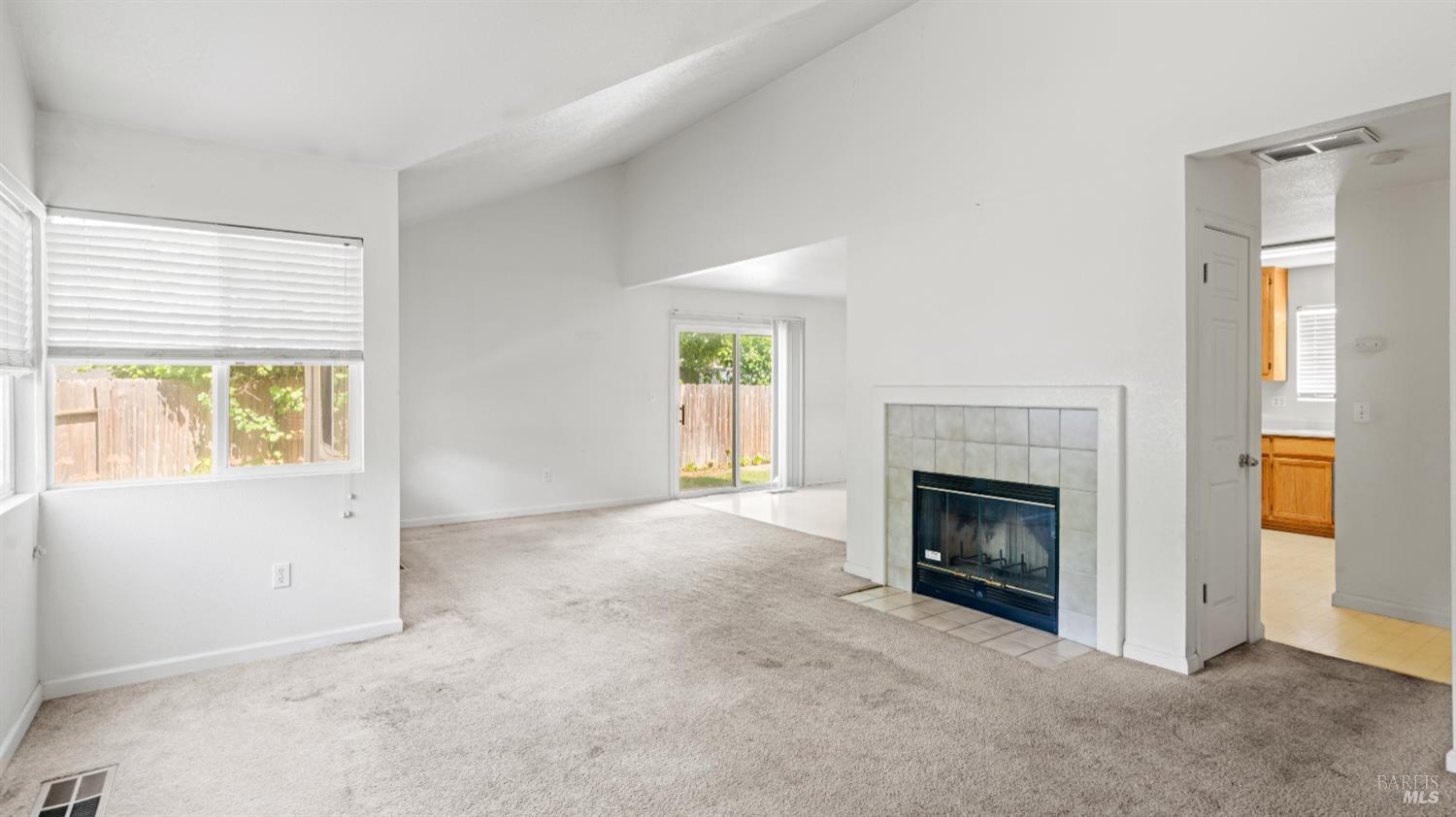 Detail Gallery Image 4 of 46 For 1191 Araquipa Ct, Vacaville,  CA 95687 - 3 Beds | 2/1 Baths