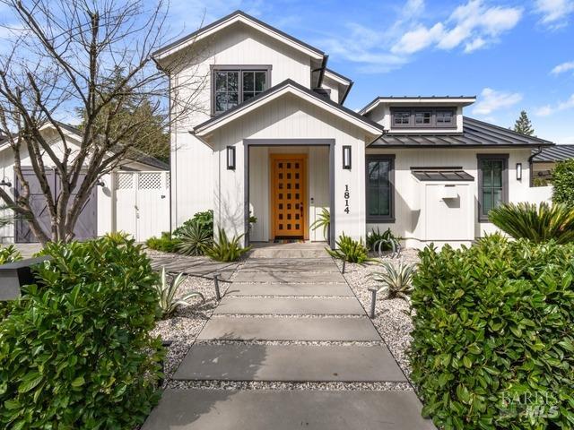 Detail Gallery Image 1 of 23 For 1814 Spring St, Saint Helena,  CA 94574 - 3 Beds | 3/1 Baths