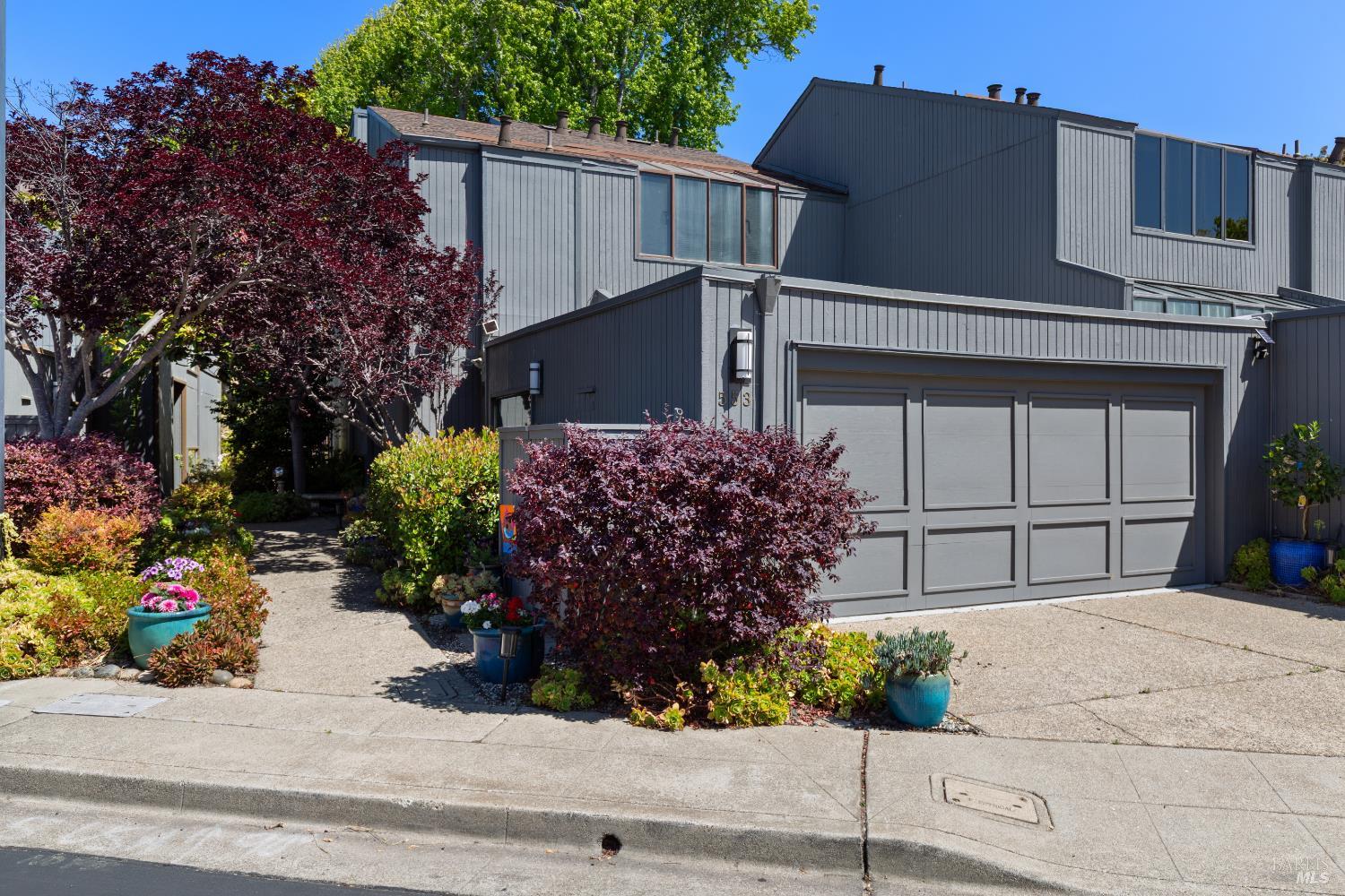 Detail Gallery Image 2 of 53 For 553 Kings Rd, Alameda,  CA 94501 - 2 Beds | 2/1 Baths