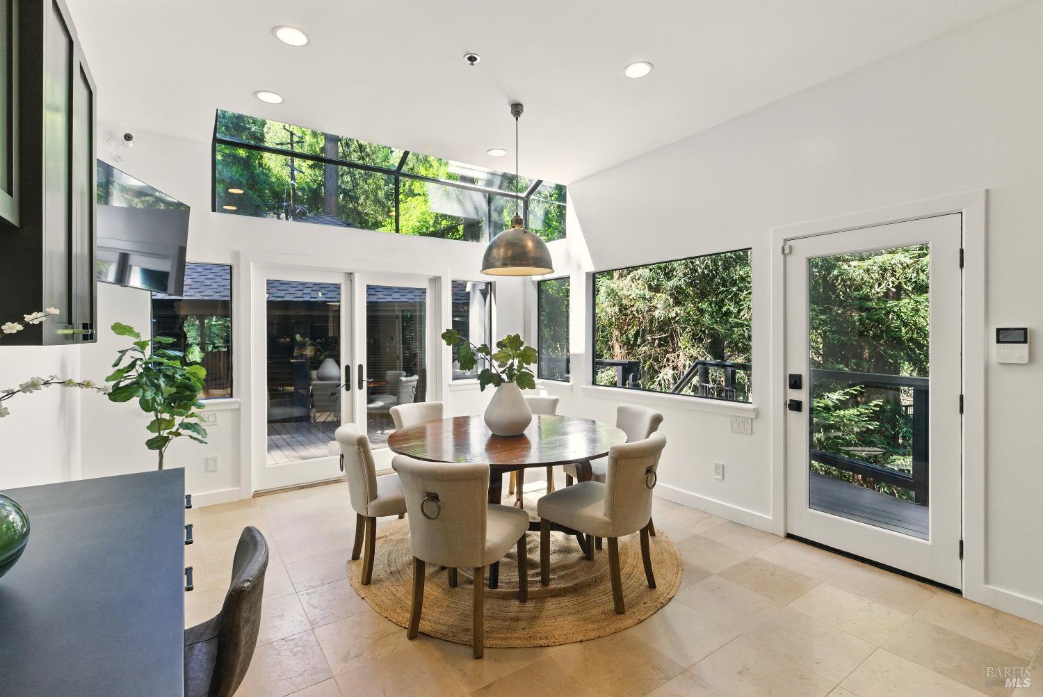 Detail Gallery Image 26 of 97 For 119 Marguerite Ave, Mill Valley,  CA 94941 - 6 Beds | 4/1 Baths