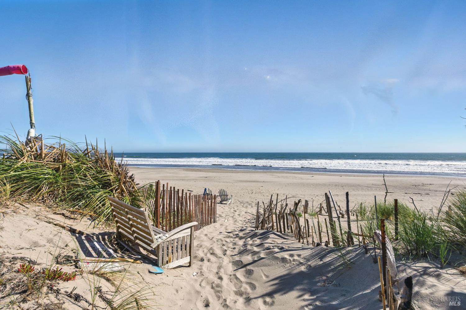 Detail Gallery Image 14 of 43 For 8 Rafael Patio Unkn, Stinson Beach,  CA 94970 - 3 Beds | 2 Baths