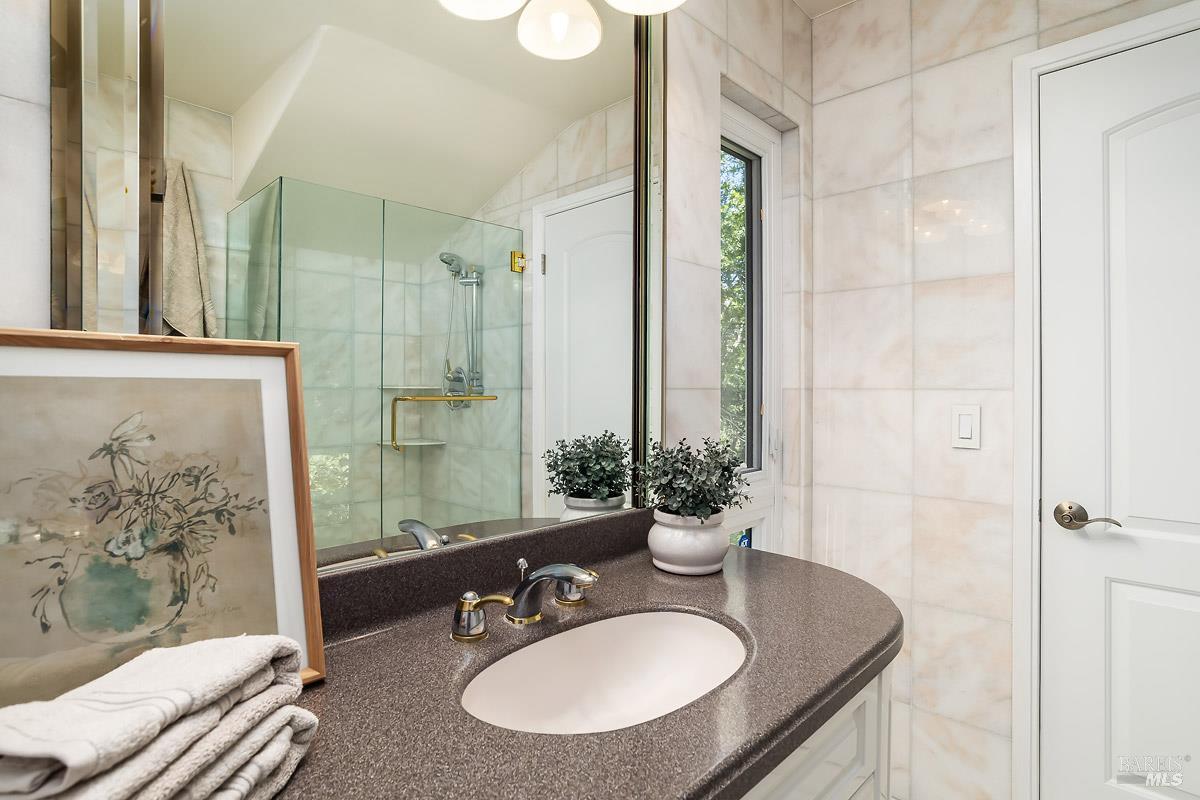 Detail Gallery Image 27 of 53 For 25 Wimbledon Ct, Novato,  CA 94949 - 4 Beds | 3/1 Baths