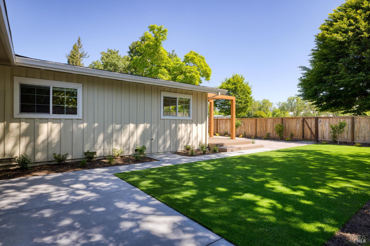 Detail Gallery Image 29 of 43 For 916 Colorado Blvd, Santa Rosa,  CA 95405 - 4 Beds | 2 Baths