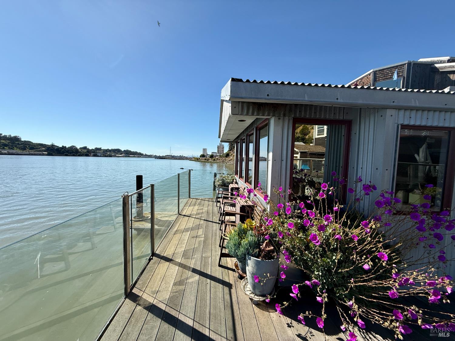 Detail Gallery Image 27 of 31 For 4 Sandy Beach Rd, Vallejo,  CA 94590 - 3 Beds | 3 Baths