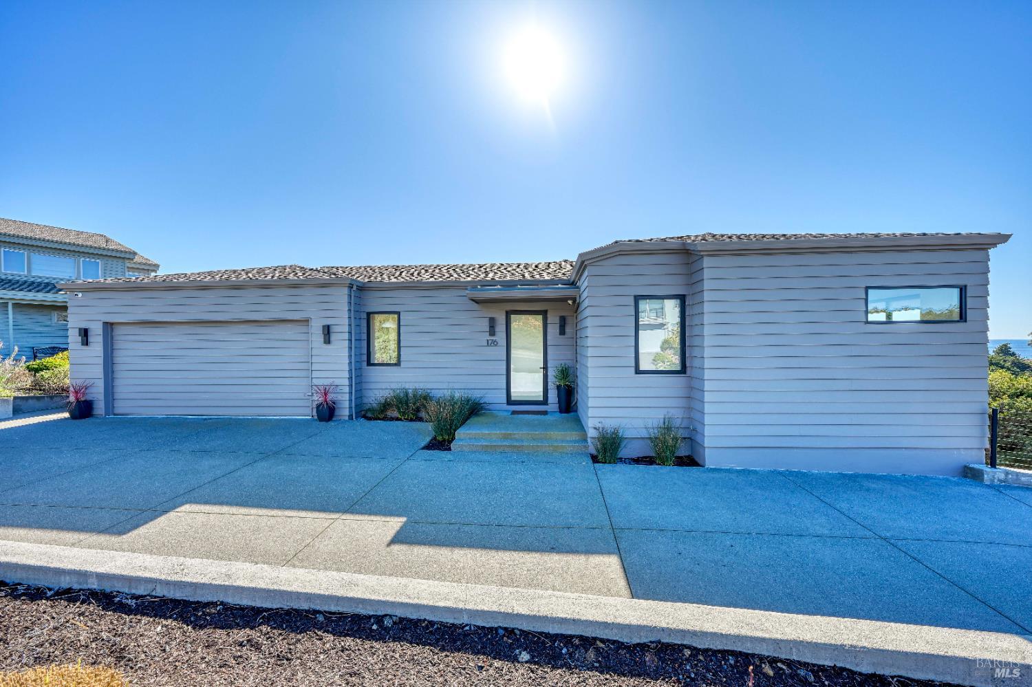 Detail Gallery Image 2 of 46 For 176 Cypress Loop, Bodega Bay,  CA 94923 - 4 Beds | 4/1 Baths