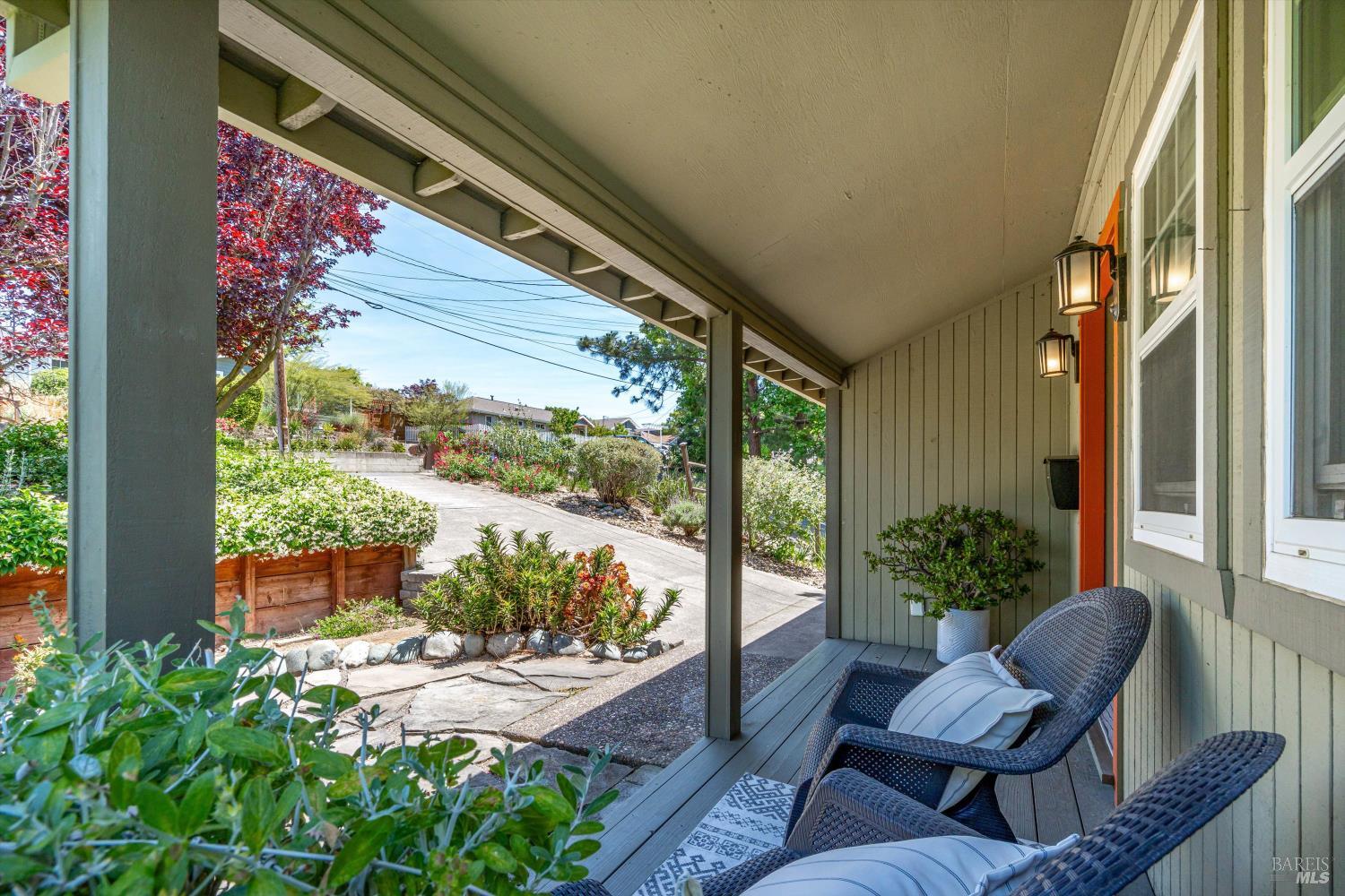 Detail Gallery Image 5 of 44 For 632 E K St, Benicia,  CA 94510 - 2 Beds | 2 Baths